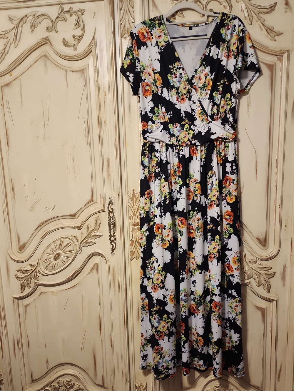 Floral Maxi Dress in Black and White With Pockets